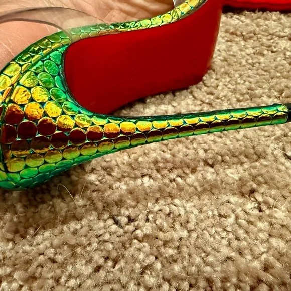 Christian Louboutin Green and Gold Heels with Metallic Accents - Picture 4 of 13